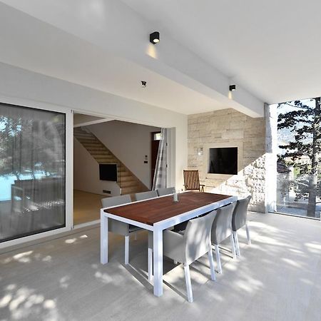 Chiponsky One - 5 Star Beachfront Property Бол Екстер'єр фото