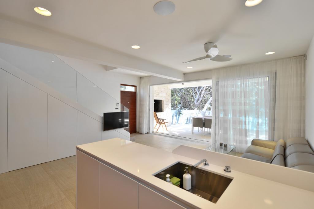 Chiponsky One - 5 Star Beachfront Property Бол Екстер'єр фото