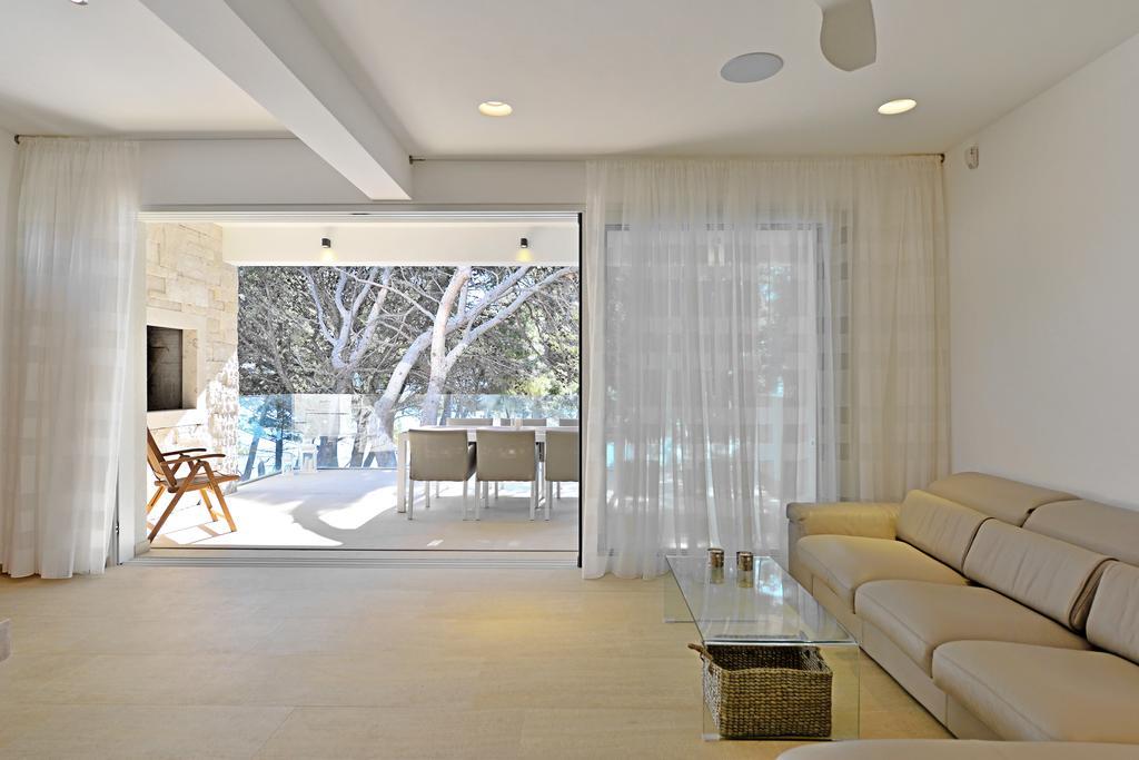 Chiponsky One - 5 Star Beachfront Property Бол Екстер'єр фото