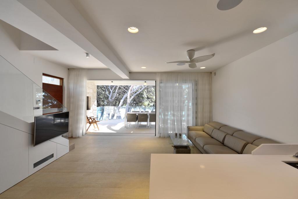 Chiponsky One - 5 Star Beachfront Property Бол Екстер'єр фото