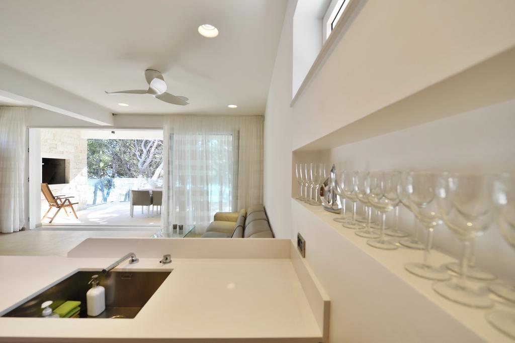 Chiponsky One - 5 Star Beachfront Property Бол Екстер'єр фото