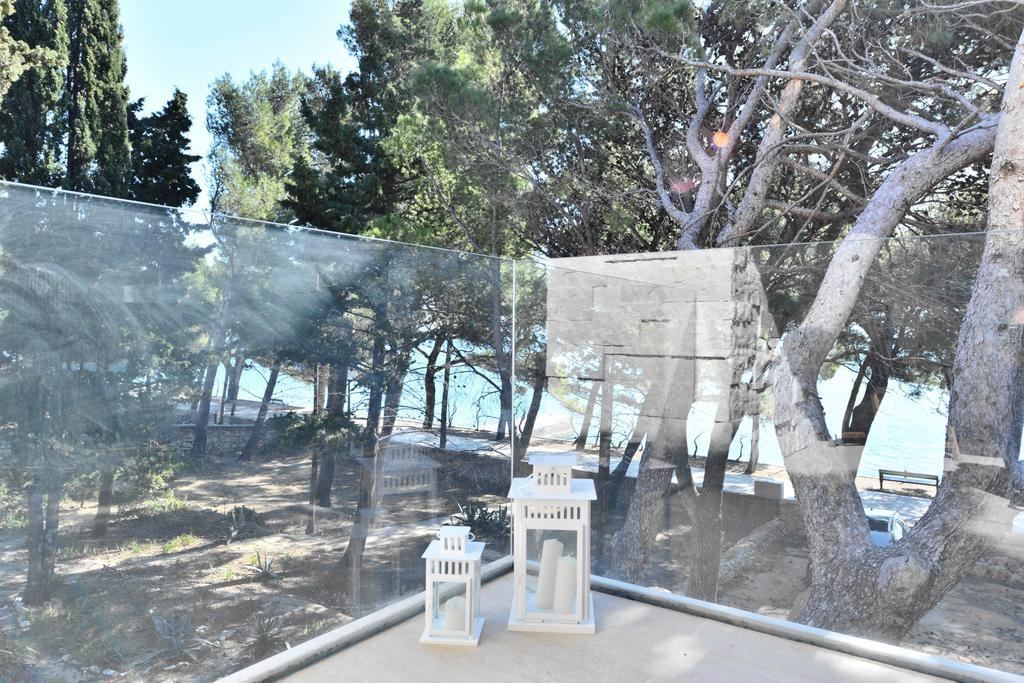 Chiponsky One - 5 Star Beachfront Property Бол Екстер'єр фото