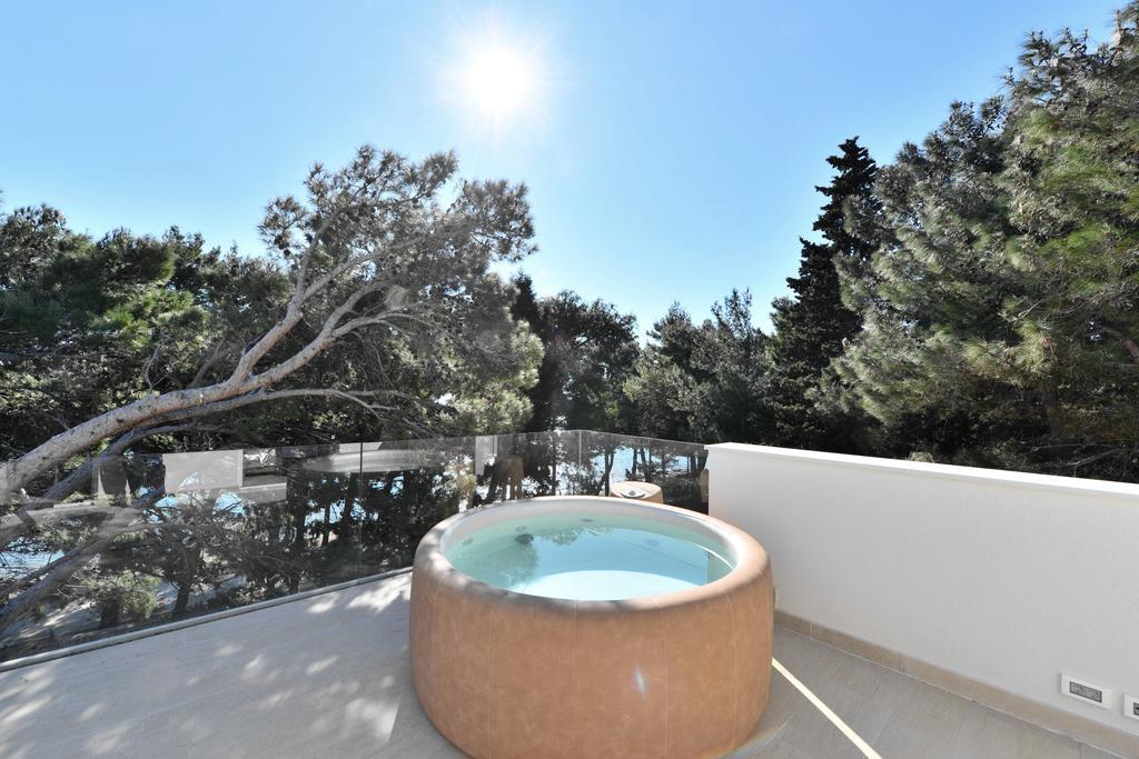 Chiponsky One - 5 Star Beachfront Property Бол Екстер'єр фото