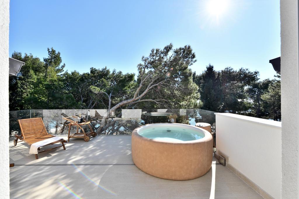 Chiponsky One - 5 Star Beachfront Property Бол Екстер'єр фото