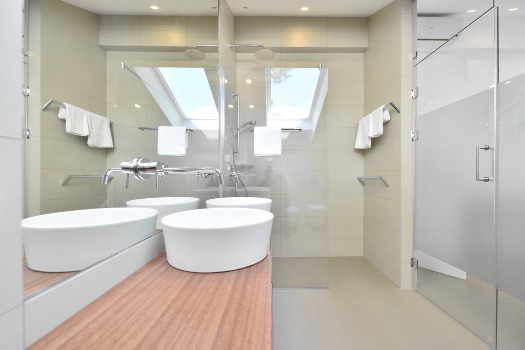Chiponsky One - 5 Star Beachfront Property Бол Екстер'єр фото